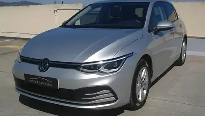 Begagnad VW Golf VIII Life 110 HK (80 kW) 2023 Grå Halvkombi