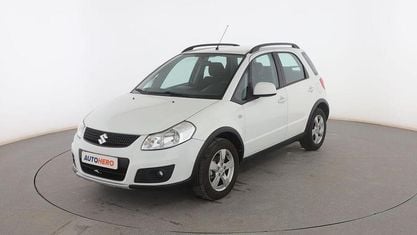 Usado Suzuki SX4 GLX 120 CV (88 kW) 2014 Blanco SUV