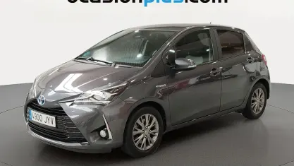 Usado Toyota Yaris Active 100 CV (73 kW) 2017 Gris Utilitario