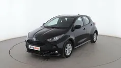 Negro Usado 2021 Toyota Yaris Hybrid Active Berlina | 19.299 € (Precio justo)