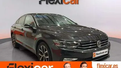 Usado VW Passat Advance 120 CV (88 kW) 2019 Gris Berlina