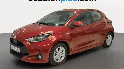 Usado Toyota Yaris Active 116 CV (85 kW) 2021 Rojo Utilitario