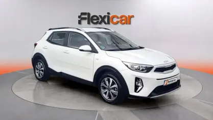 Usado Kia Stonic 84 HP (61 kW) 2023 Branco SUV