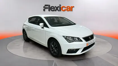 Begagnad Seat Leon Style 130 HK (95 kW) 2019 Vit Sedan
