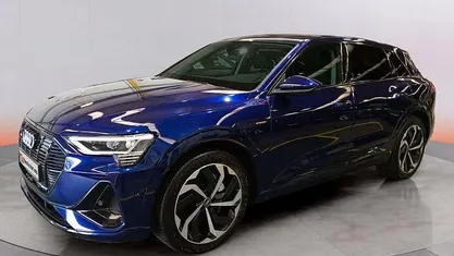 Usado Audi e-tron S-Line 300 kW (408 CV) 2021 Azul SUV