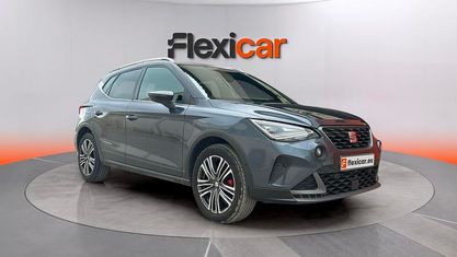 Używany Seat Arona FR 110 KM (80 kW) 2024 Niebieski SUV
