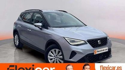 Usado Seat Arona Style 110 CV (80 kW) 2022 Gris SUV