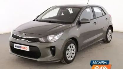 Usado Kia Rio 85 CV (62 kW) 2020 Gris Berlina
