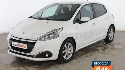 Usado Peugeot 208 Active 75 CV (55 kW) 2015 Blanco Utilitario