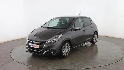 Usado Peugeot 208 Signature Sky 82 CV (60 kW) 2019 Gris Utilitario