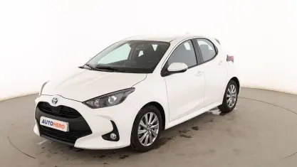 Usado Toyota Yaris Active 116 CV (85 kW) 2022 Blanco Utilitario
