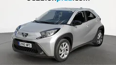 Gris Usado 2024 Toyota Aygo Play Utilitario | 14.073 € (Precio justo)