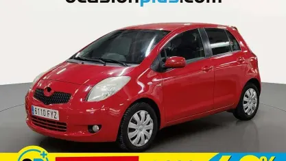 Usado Toyota Yaris Sol 90 CV (66 kW) 2008 Rojo Utilitario