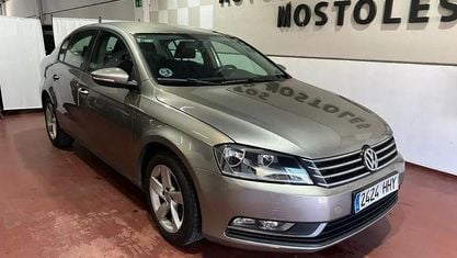 Używany VW Passat 105 KM (77 kW) 2012 Beżowy Sedan/Limuzyna