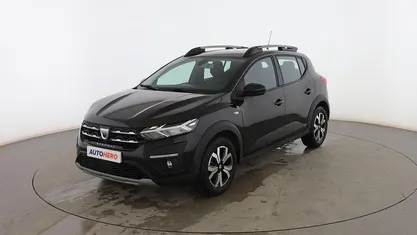 Usado Dacia Sandero Comfort 91 CV (66 kW) 2022 Negro Utilitario