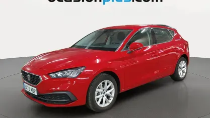 Usado Seat Leon Style 110 CV (80 kW) 2023 Rojo Utilitario