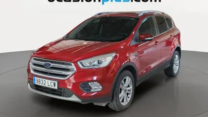 Usado Ford Kuga Trend+ 120 CV (88 kW) 2019 Rojo SUV