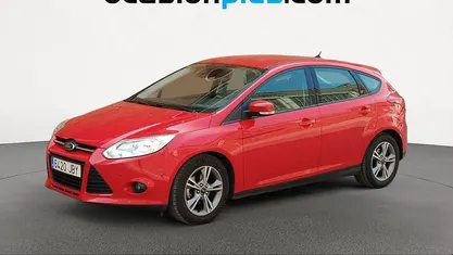 Usado Ford Focus Trend+ 125 CV (91 kW) 2015 Rojo Utilitario