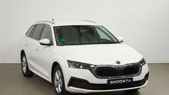 Blanco Usado 2021 Skoda Octavia Ambition Utilitario | 17.900 € (Precio justo)