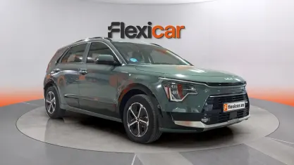 Usado Kia Niro 141 HP (103 kW) 2023 Verde SUV