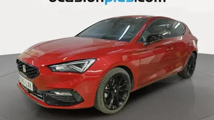 Usado Seat Leon FR 150 CV (110 kW) 2022 Rojo Utilitario