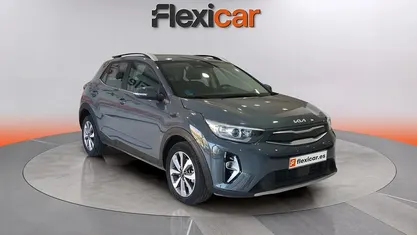 Usado Kia Stonic 120 CV (88 kW) 2021 Gris SUV