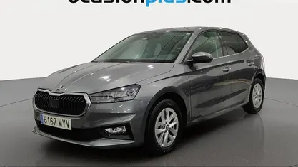 Usado Skoda Fabia Selection 95 CV (69 kW) 2025 Gris Utilitario