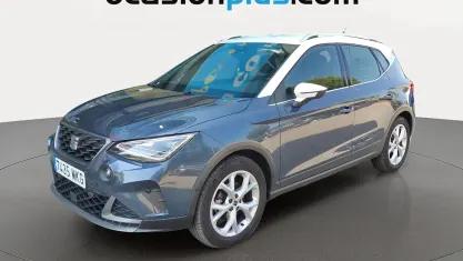 Usado Seat Arona FR 110 CV (80 kW) 2023 Gris SUV