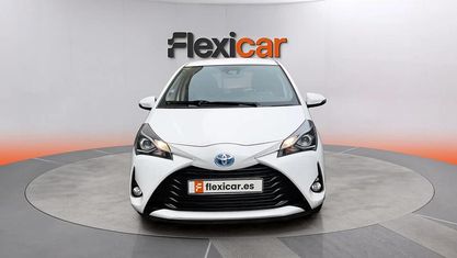 Używany Toyota Yaris Active 111 KM (81 kW) 2019 Biały Sedan/Limuzyna