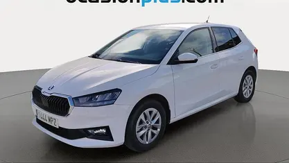Usado Skoda Fabia Selection 95 CV (69 kW) 2024 Blanco Utilitario