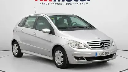 Usado Mercedes B170 116 CV (85 kW) 2005 Gris / plata Monovolumen
