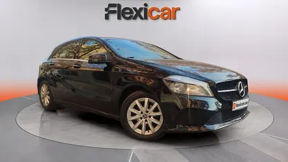 Usado Mercedes A180 AMG line 109 CV (80 kW) 2017 Negro Utilitario