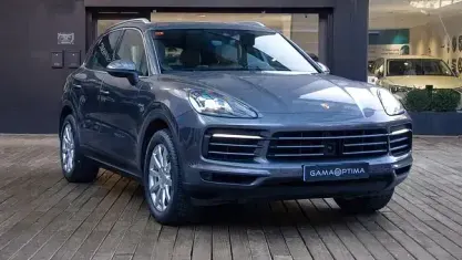 Usado Porsche Cayenne 462 CV (339 kW) 2019 Gris / plata SUV