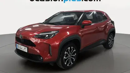 Usado Toyota Yaris Hybrid Active 116 CV (85 kW) 2022 Rojo SUV
