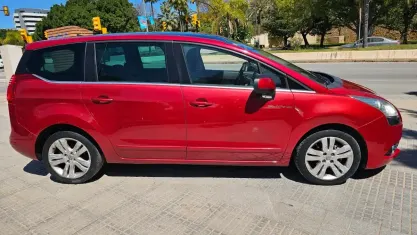 Usado Peugeot 5008 Sport 112 HP (82 kW) 2010 Vermelho Monovolume