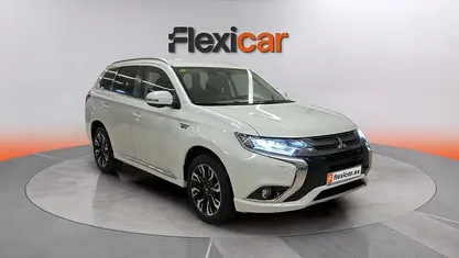 Usado Mitsubishi Outlander P-HEV 203 CV (149 kW) 2018 Blanco SUV
