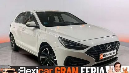Usado Hyundai i30 120 CV (88 kW) 2021 Blanco Berlina