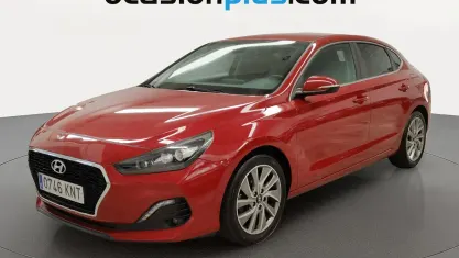 Usado Hyundai i30 120 CV (88 kW) 2018 Rojo Berlina