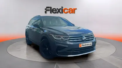 Käytetty VW Tiguan Sportline 150 HP (110 kW) 2023 Harmaa Katumaasturi