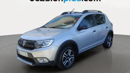 Usado Dacia Sandero Stepway 101 CV (74 kW) 2020 Gris plata Utilitario