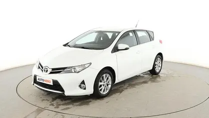 Blanco Usado 2015 Toyota Auris Berlina | 12.899 € (Precio justo)