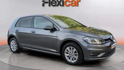 Gris Usado 2017 VW Golf Advance Berlina | 11.490 € (Buen precio)
