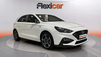 Usado Hyundai i30 N Line 120 CV (88 kW) 2022 Blanco Berlina