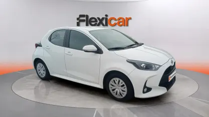 Usado Toyota Yaris Hybrid Active 116 CV (85 kW) 2025 Blanco Berlina