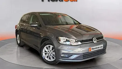 Gris Usado 2020 VW Golf Advance Berlina | 14.990 € (Super precio)