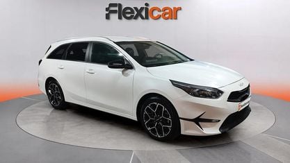 Używany Kia Ceed Style 101 KM (74 kW) 2025 Biały Hatchback