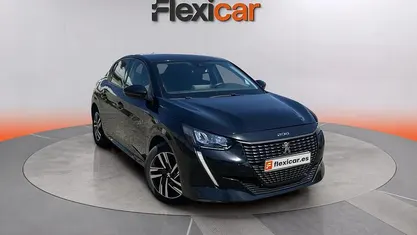 Usado Peugeot 208 Allure 120 CV (88 kW) 2022 Negro Utilitario