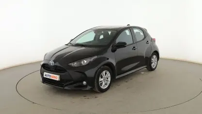 Usado Toyota Yaris Hybrid Active 116 CV (85 kW) 2022 Negro Utilitario