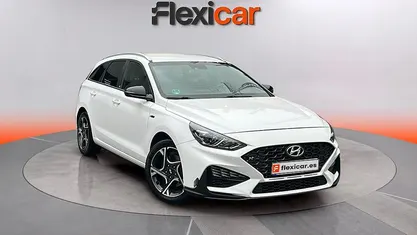 Usado Hyundai i30 N Line 120 CV (88 kW) 2023 Blanco Berlina