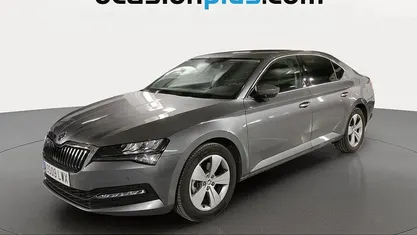 Gris Usado 2022 Skoda Superb Ambition Berlina | 23.173 € (Precio justo)